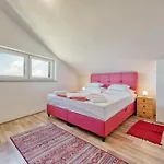 Villamar Apartament *